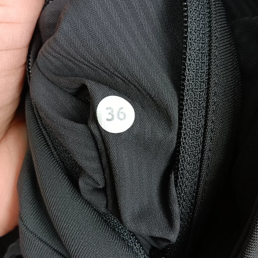 LULULEMON Commission Men's Short Classic 7” Gray Size 36 Chino Bermuda Stretch